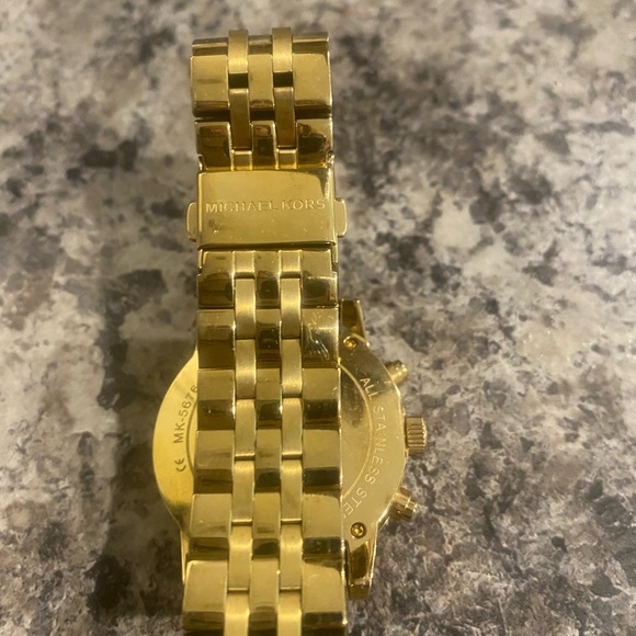 Gold Michale Kors watch - Picture 3 of 3